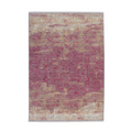 Tapis oriental rouge avec motifs vieillissants, design abstrait en fuchsia et beige