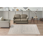 Canapé deux places marron clair avec bras arrondis sur tapis rectangulaire beige moderne