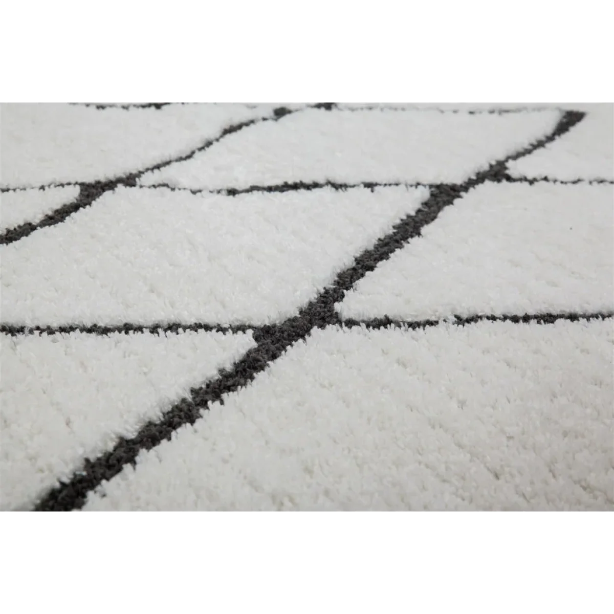 Tapis berbère rectangulaire avec motifs losanges noirs et franges en coton mélangé