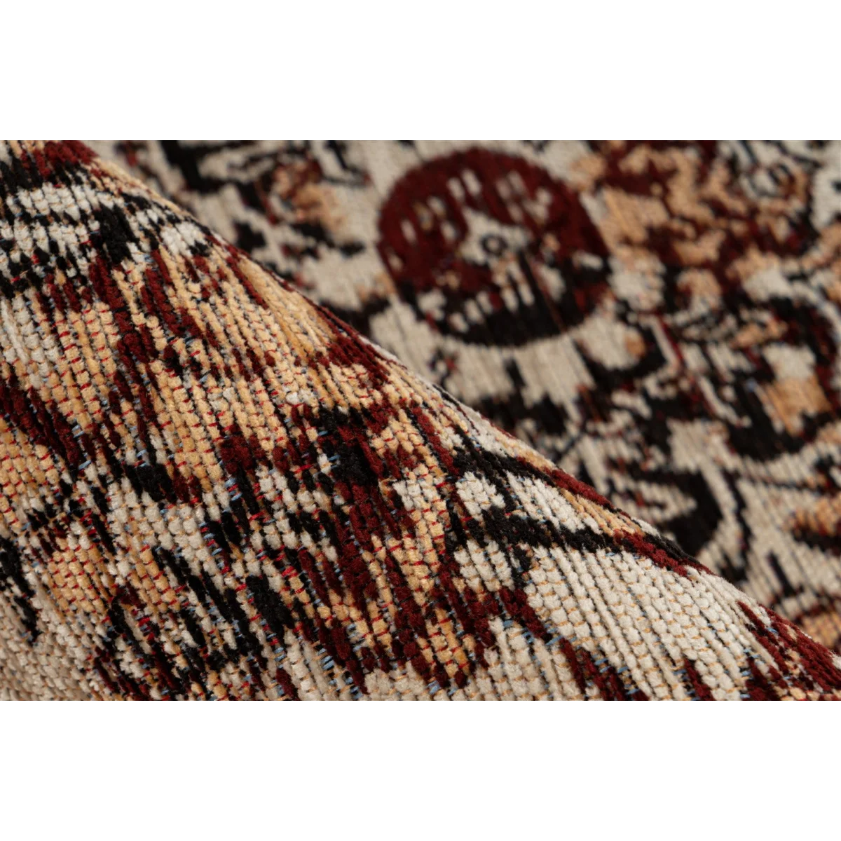Premier plan d’un tapis rectangulaire écru à motifs orientaux patinés 80x150 cm