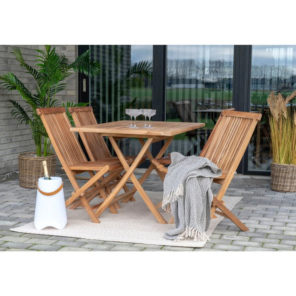 Table pliante en teck brun clair, plateau carré et pieds en X