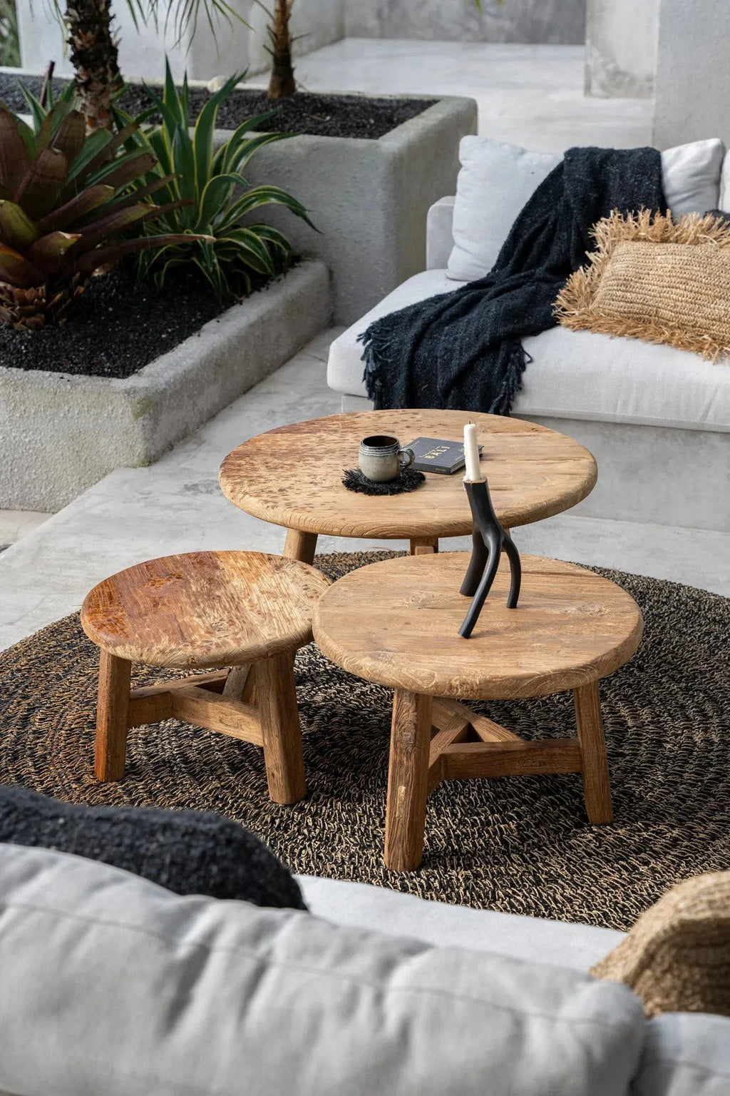 Tapis rond en herbe marine et raphia noir naturel Ø200 cm