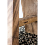 Mobilier en bois avec tissu texturé pour le Tapis rond en jonc de mer noir 150 cm