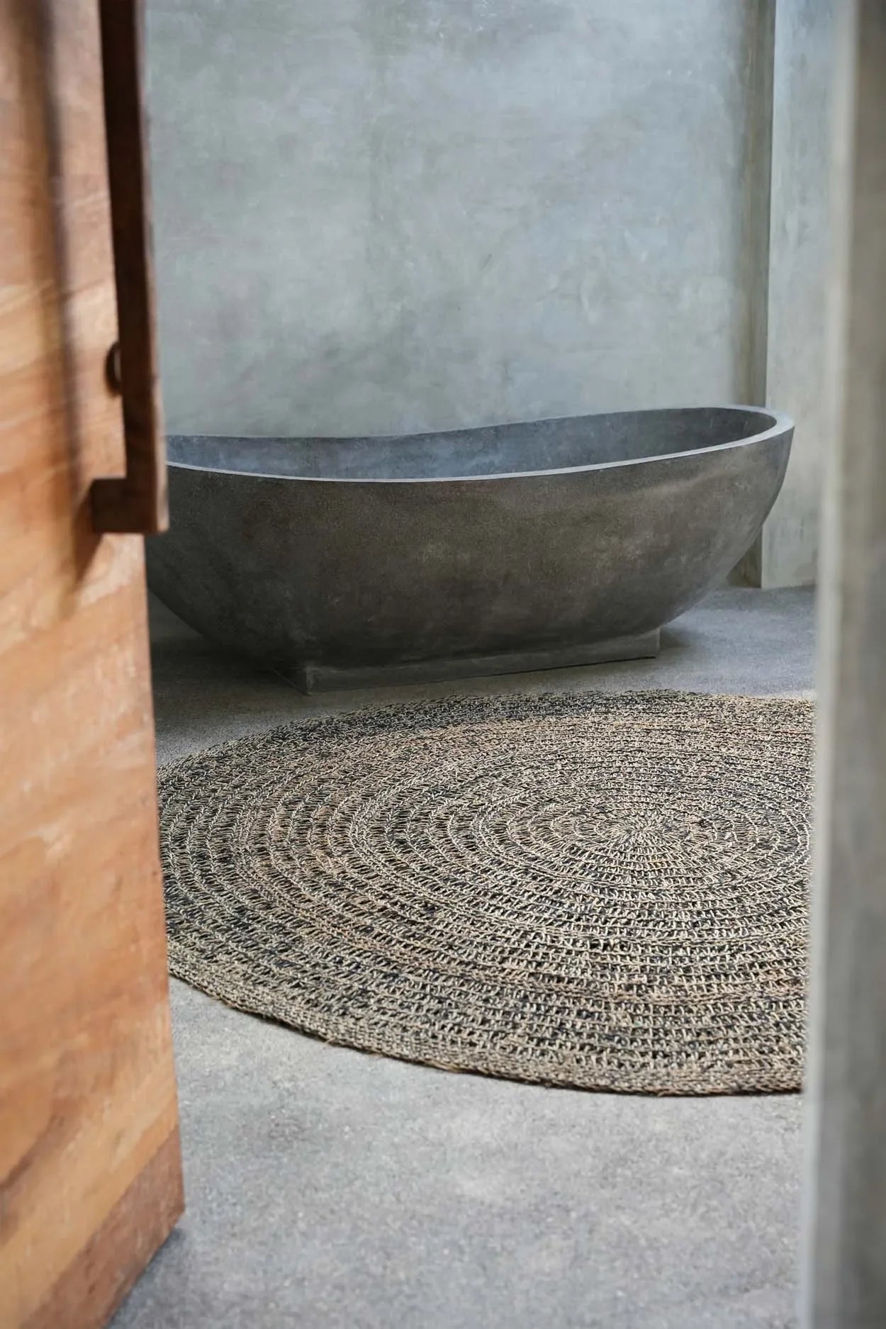 Tapis rond en jonc de mer et raphia noir naturel 100 cm