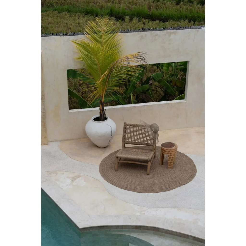 Chaise en osier tressé avec dossier à lattes et accoudoirs, design naturel Ø200 cm