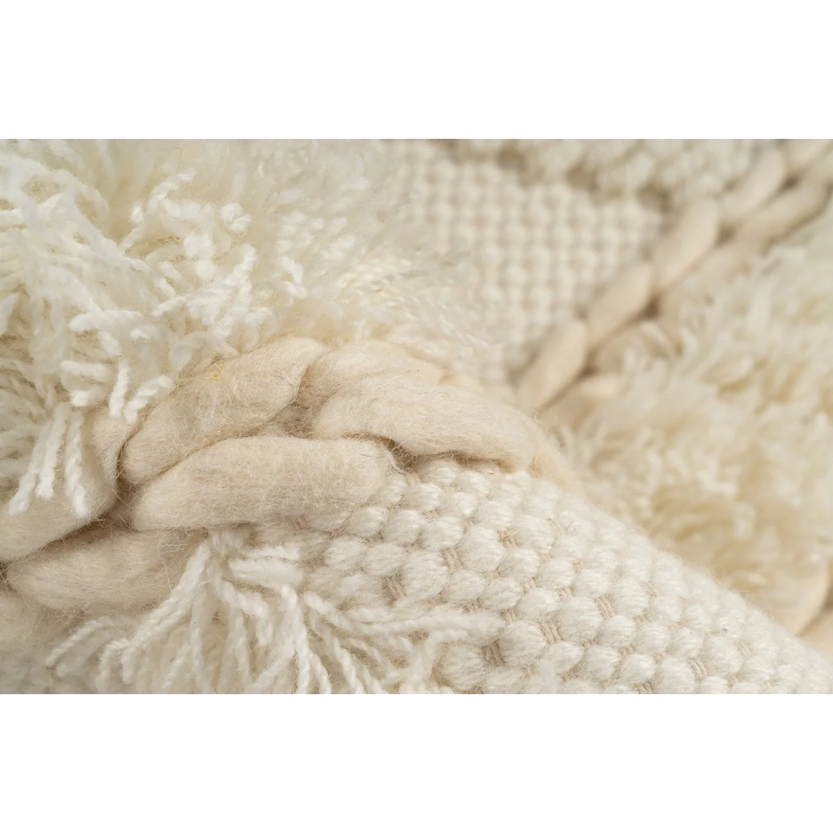 Tapis rond en laine crème avec motifs géométriques texturés et tissage varié