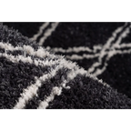 Tapis shaggy rectangulaire anthracite à motif losange écru 160x230 cm en gros plan