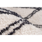 Tapis shaggy rectangulaire écru avec motifs losanges noirs et texture shaggy blanche et grise