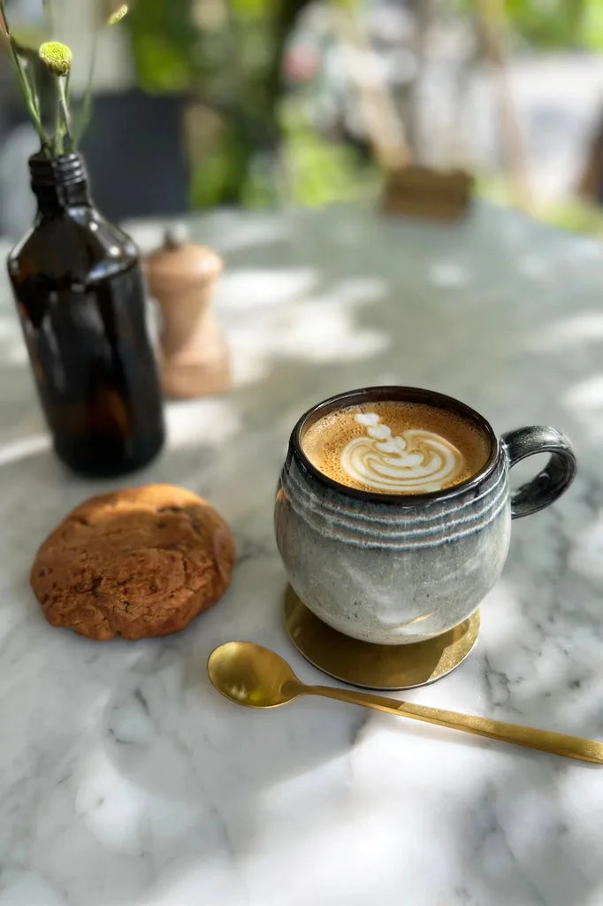 Latte avec latte art dans la tasse La tasse à espresso Comporta S ensemble de 6