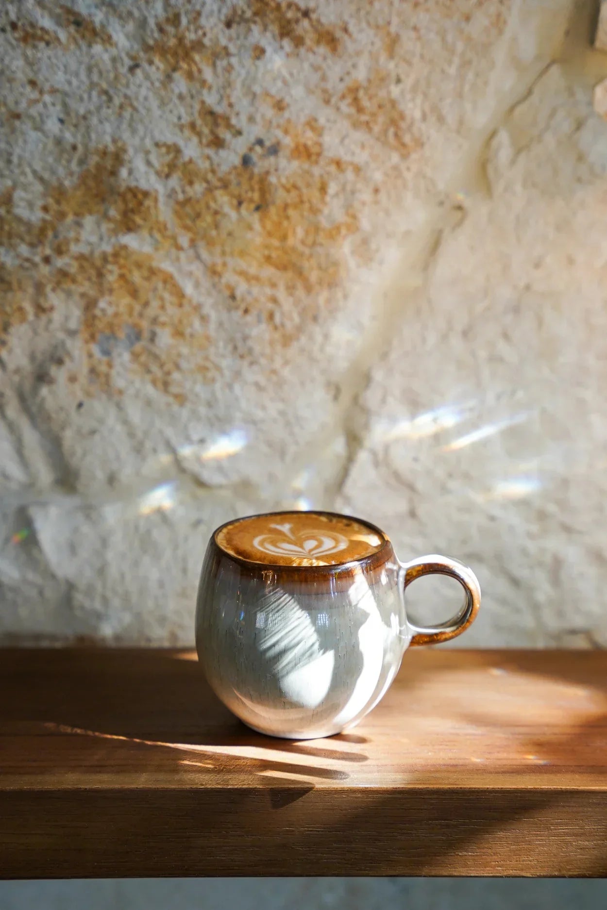 Art de lait dans une tasse en céramique colorée de 8 cm, lot de 6 pièces
