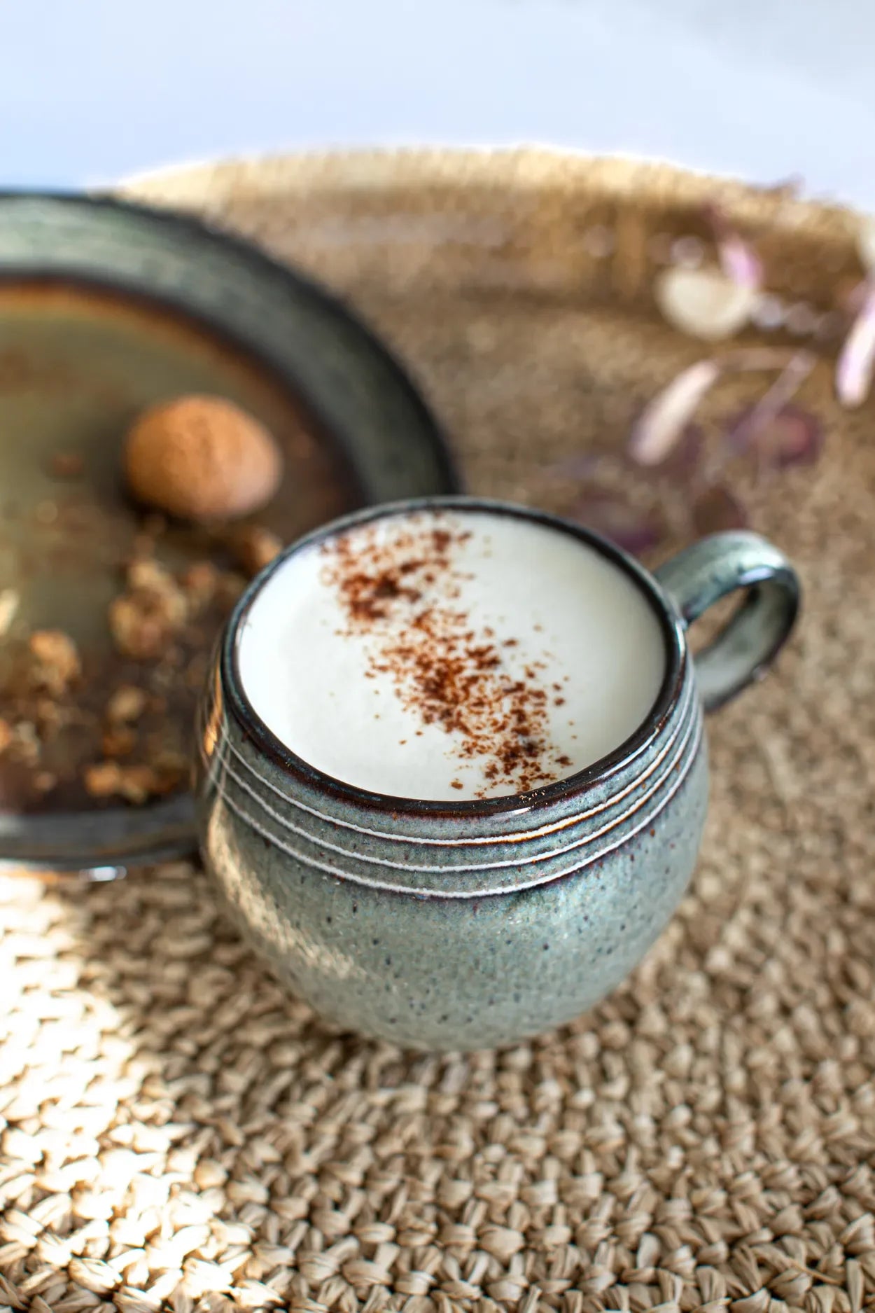 Tasse en céramique colorée avec boisson mousse et garniture d’épices, lot de 6