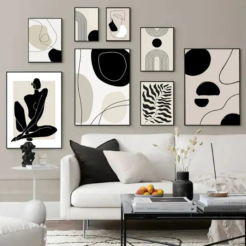 Art mural de galerie abstrait en noir et beige sur fond blanc rectangulaire