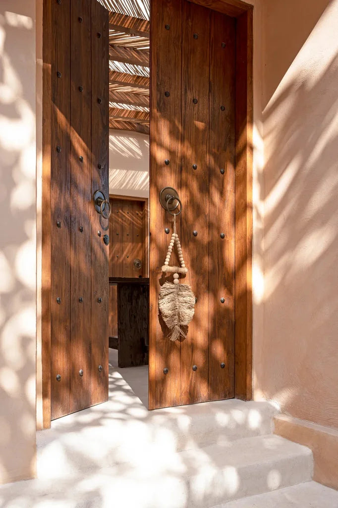 Double porte en bois rustique.