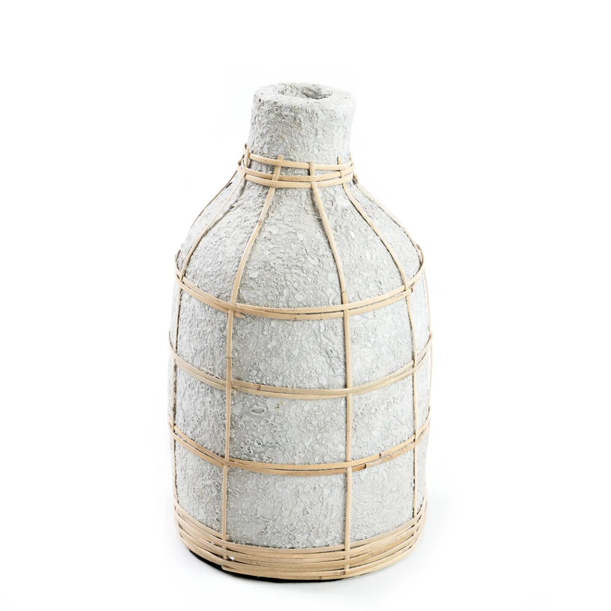 Vase en béton et rotin gris naturel courbé pour fleurs séchées – H24 cm