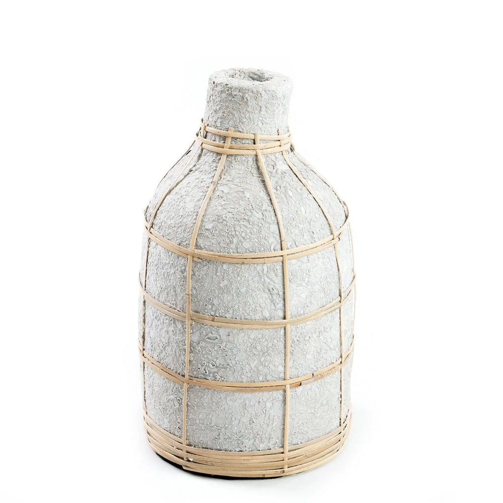 Vase en béton gris naturel avec cadre en rotin pour fleurs séchées H24 cm