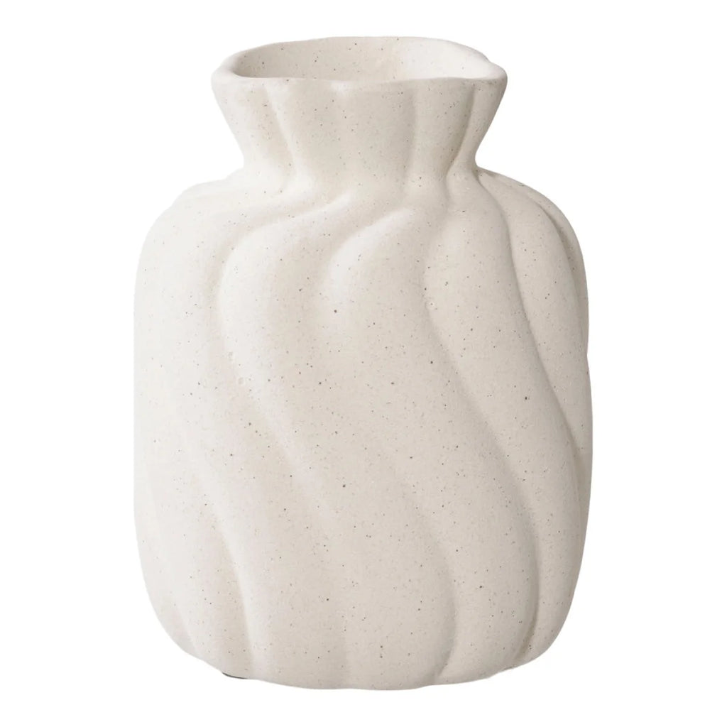 Vase en céramique blanc crème finition mate striée avec design ondulé et texturé