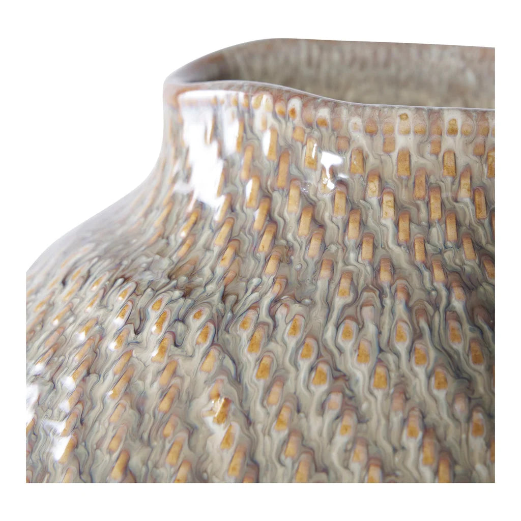 Vase en céramique bombée blanc cassé et taupe avec relief tressé et texture rugueuse
