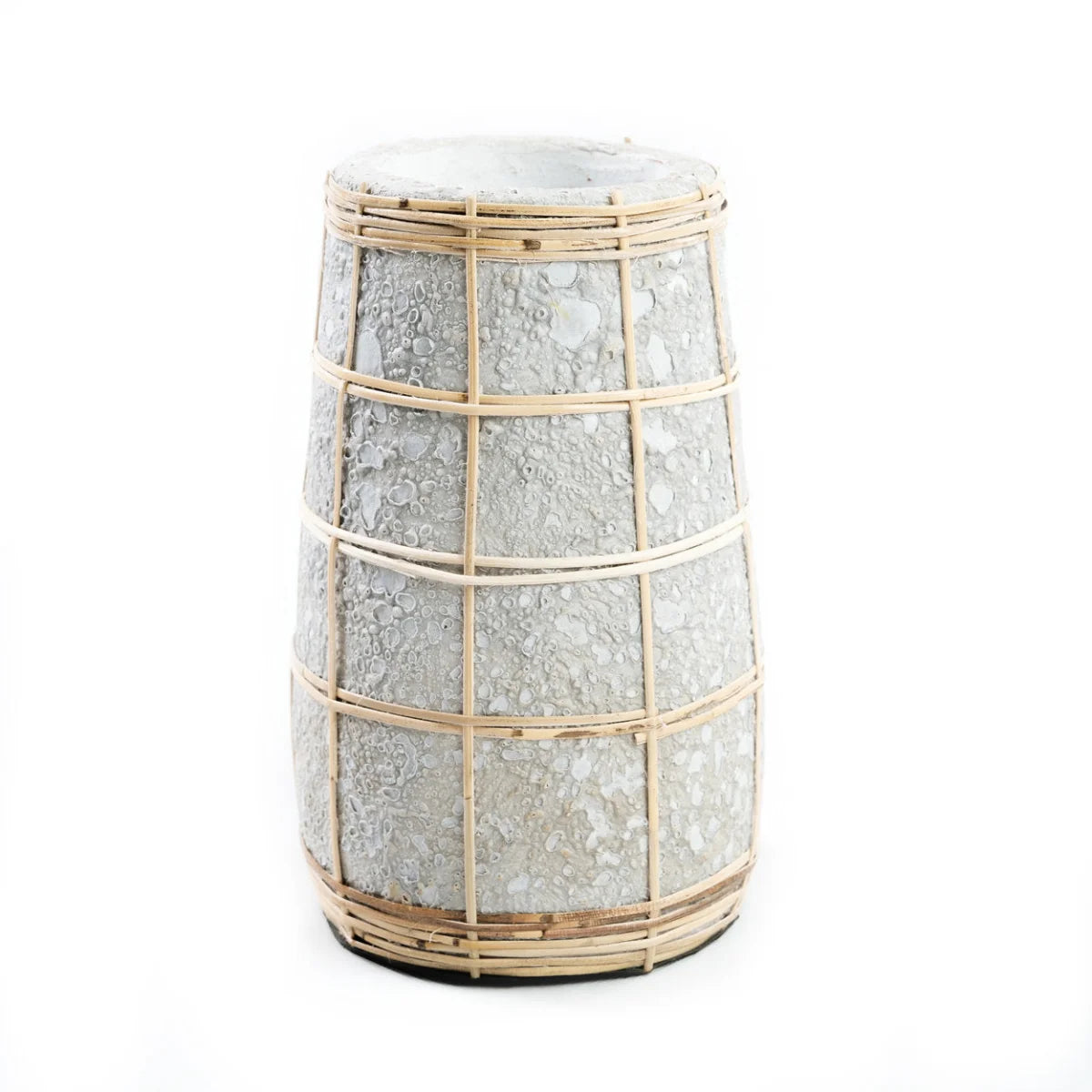 Vase conique en terre cuite et rotin & béton – H22 cm