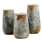 Vase cylindrique en terre cuite gris antique avec détail en raphia – H31 cm