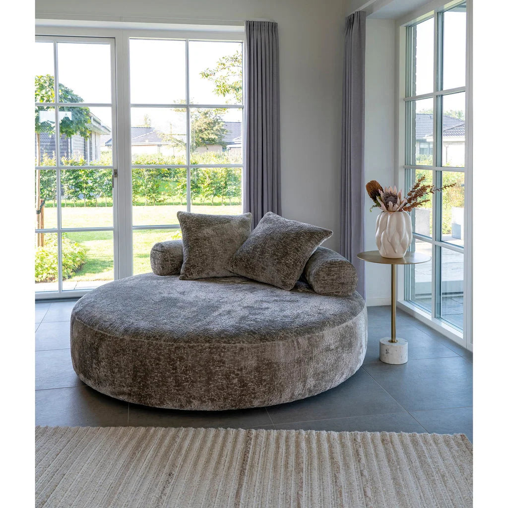 Lit de jour rond en tissu gris avec coussins décoratif en céramique blanche mate