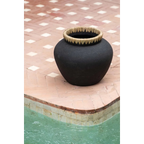 Vase décoratif noir en terre cuite avec bordure ornementale, diamètre 33 cm