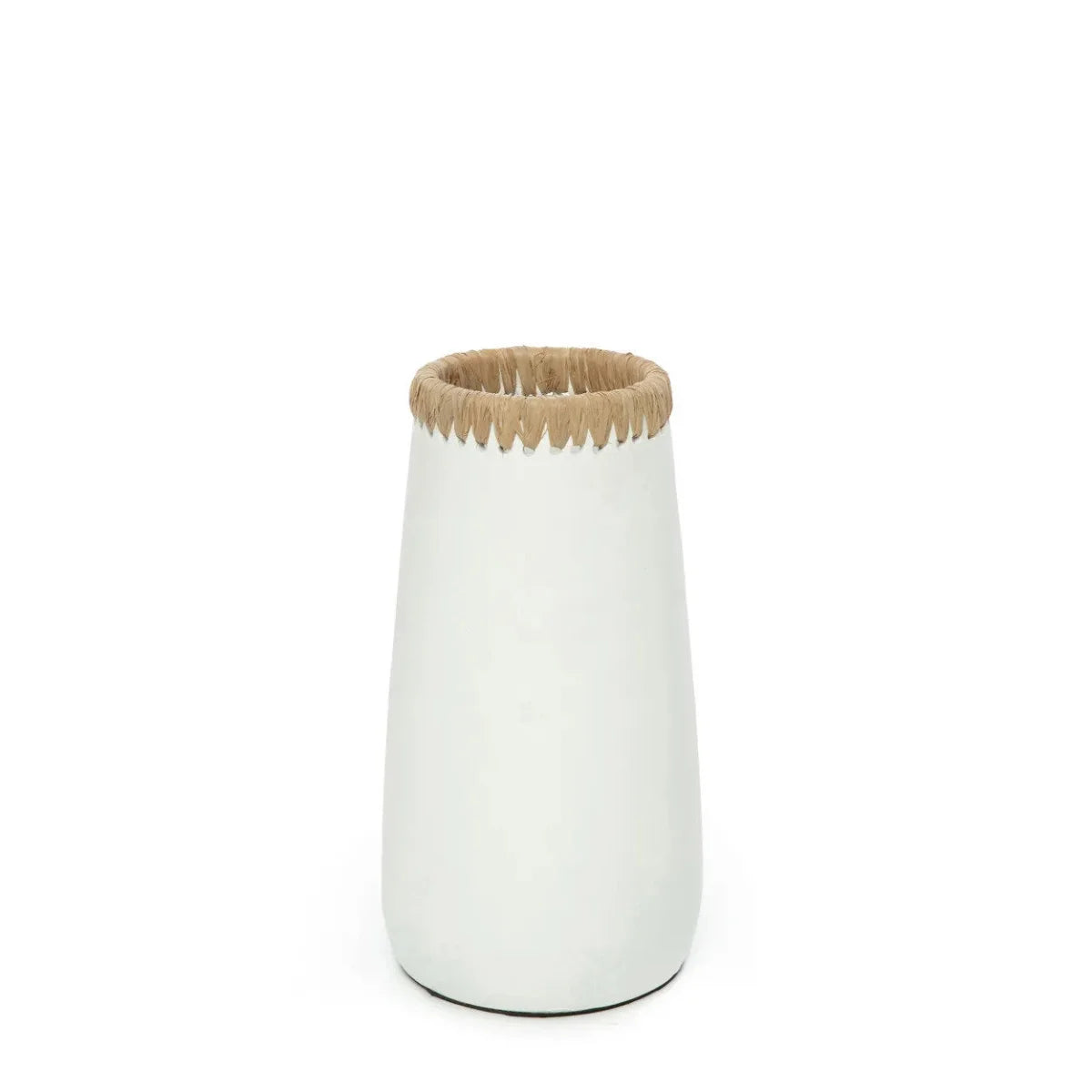 Vase décoratif en terre cuite blanc naturel avec bordure en raphia, hauteur 26 cm