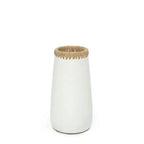 Vase décoratif en terre cuite blanc naturel avec bordure en raphia, hauteur 26 cm