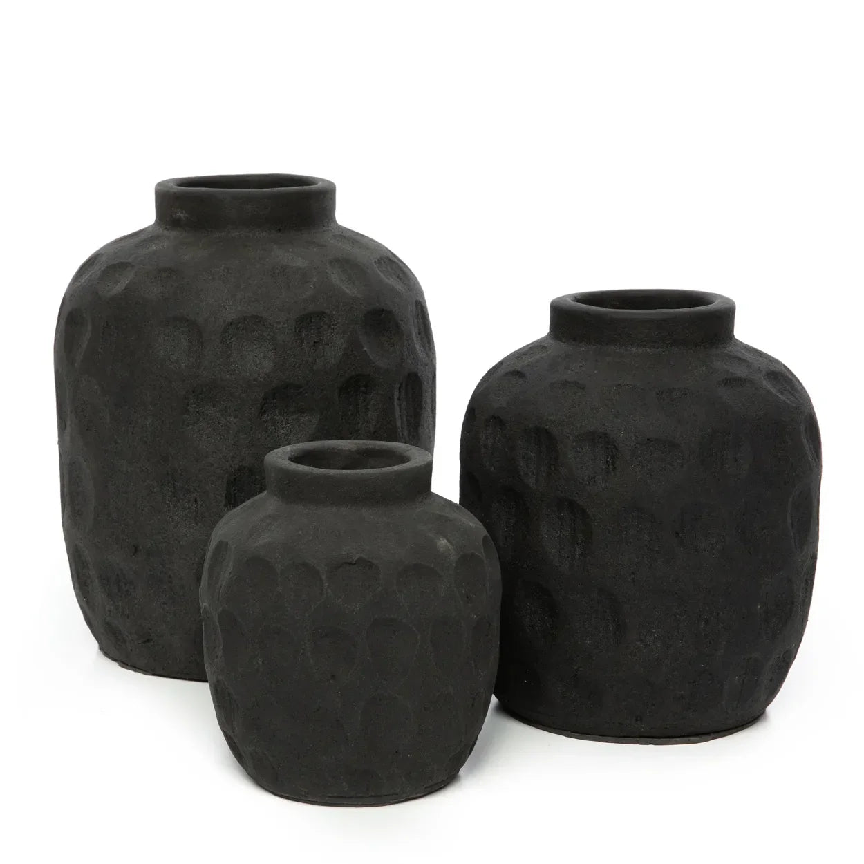 Trois vases décoratifs en terre cuite noire avec texture H14 cm