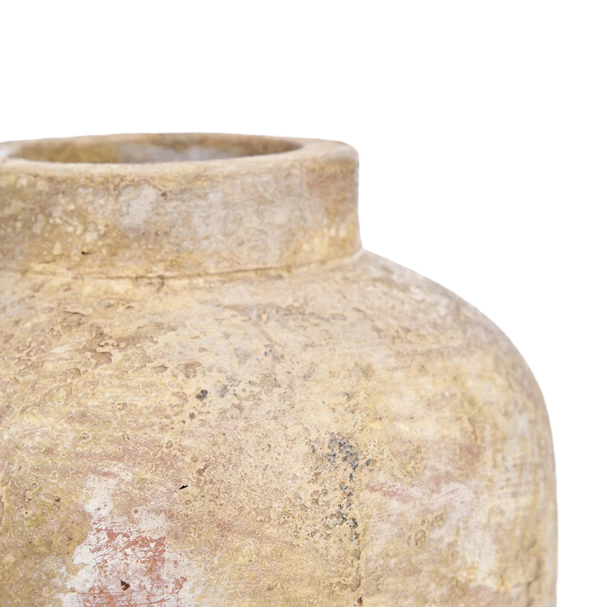 Vase décoratif en terre cuite patinée crème, forme jarre H30 cm, texturé beige avec taches rouges fanées