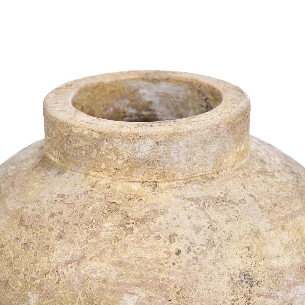 Vase décoratif en terre cuite patinée crème, forme jarre H30 cm, texture pierre beige rustique