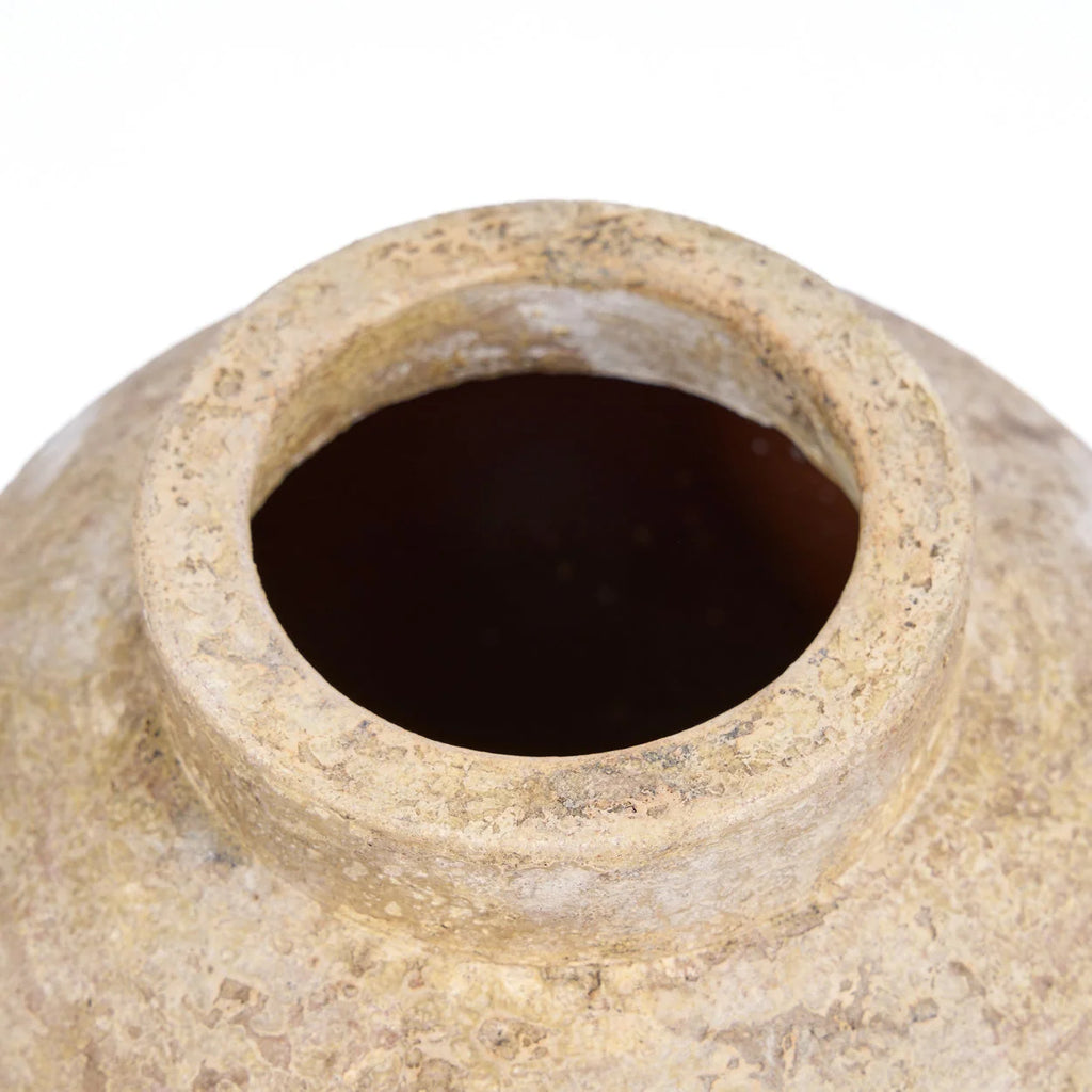 Vase décoratif en terre cuite patinée crème, forme jarre H30 cm