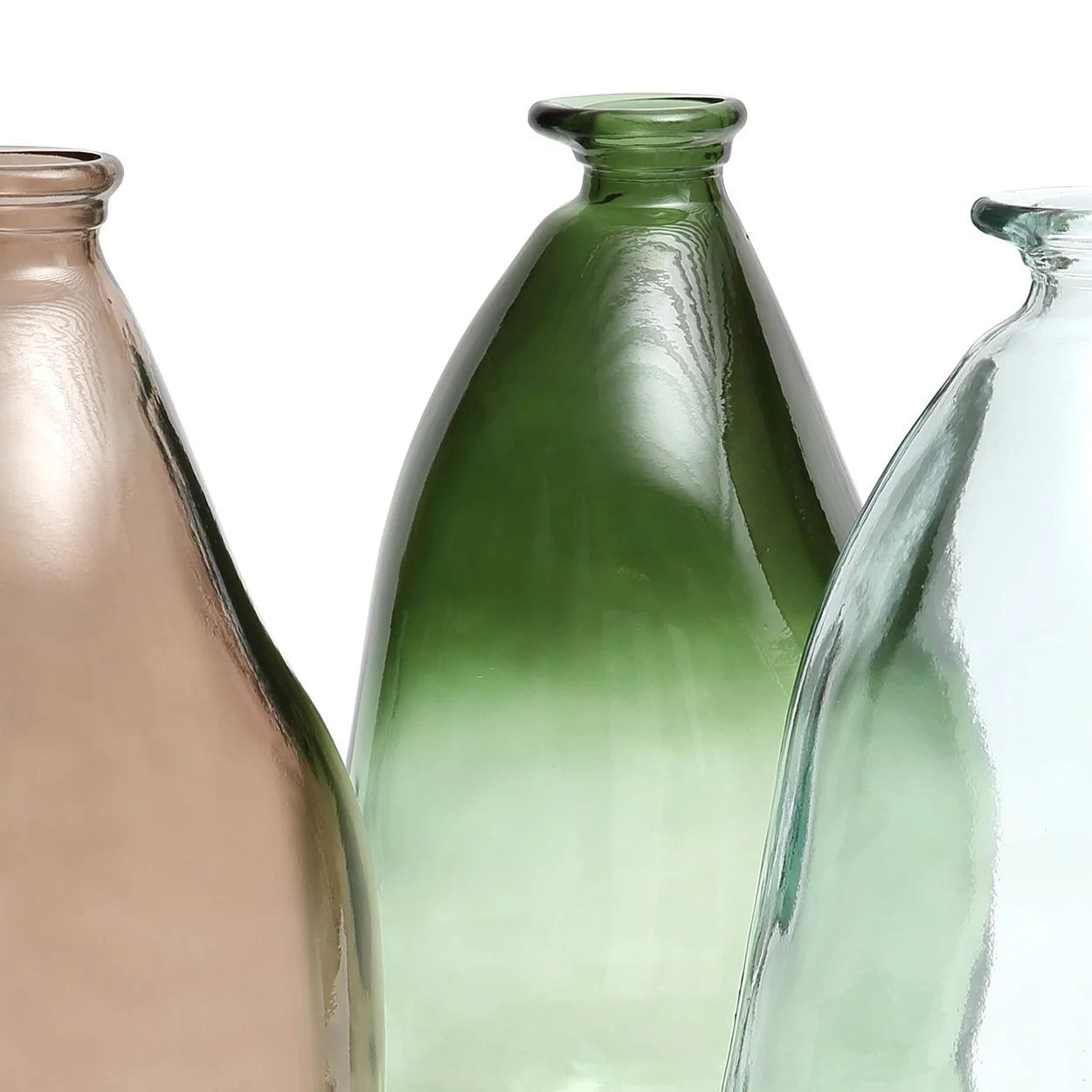 Trois vases en verre recyclé brun fumé à silhouette asymétrique, H36 cm