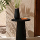Tableau noir avec vase et livre sur le produit Le vase furtif Noir naturel L