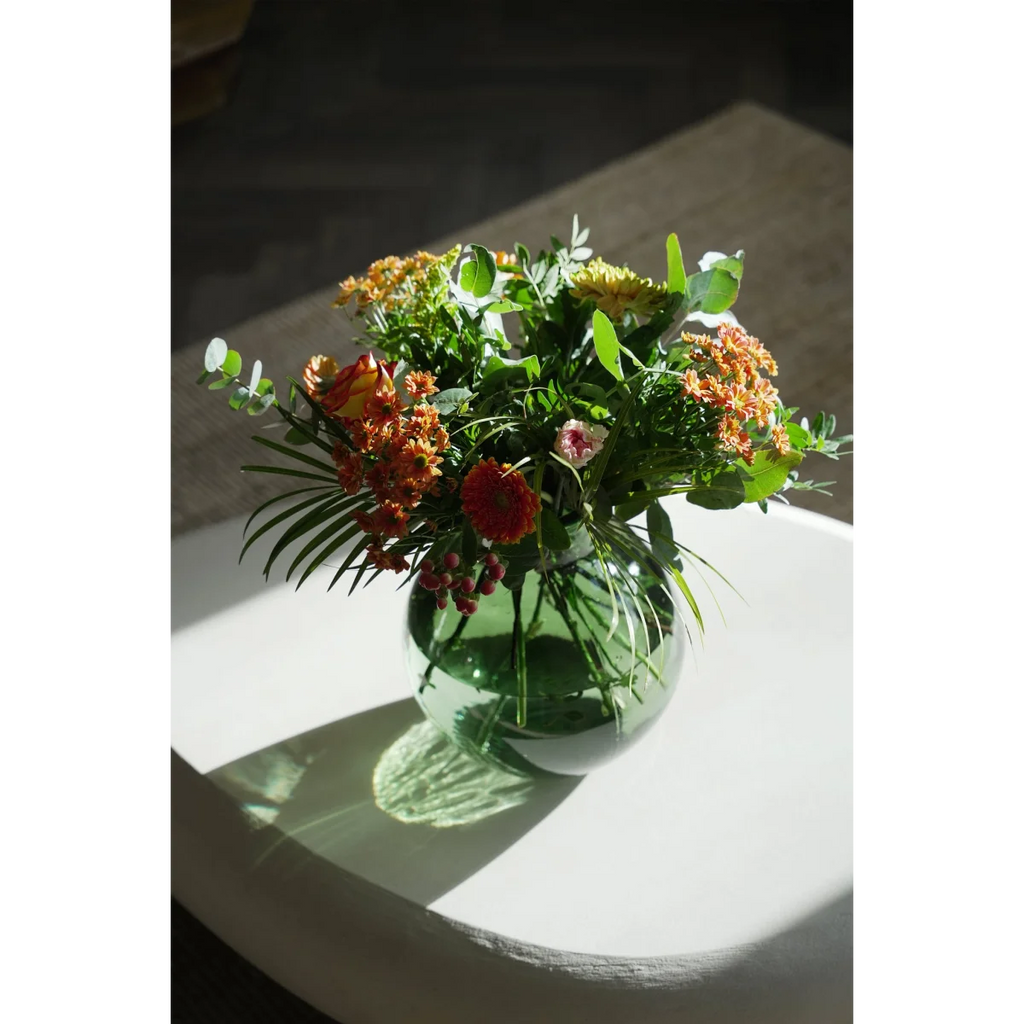 Vase ovale en verre recyclé vert effet dégradé – H23 cm