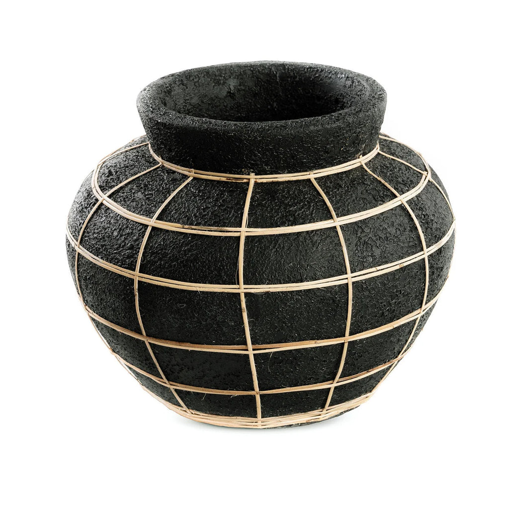 Vase rond noir en terre cuite détail en rotin – H23 cm