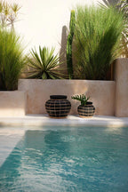 Vase rond en terre cuite et rotin noir naturel 19 cm