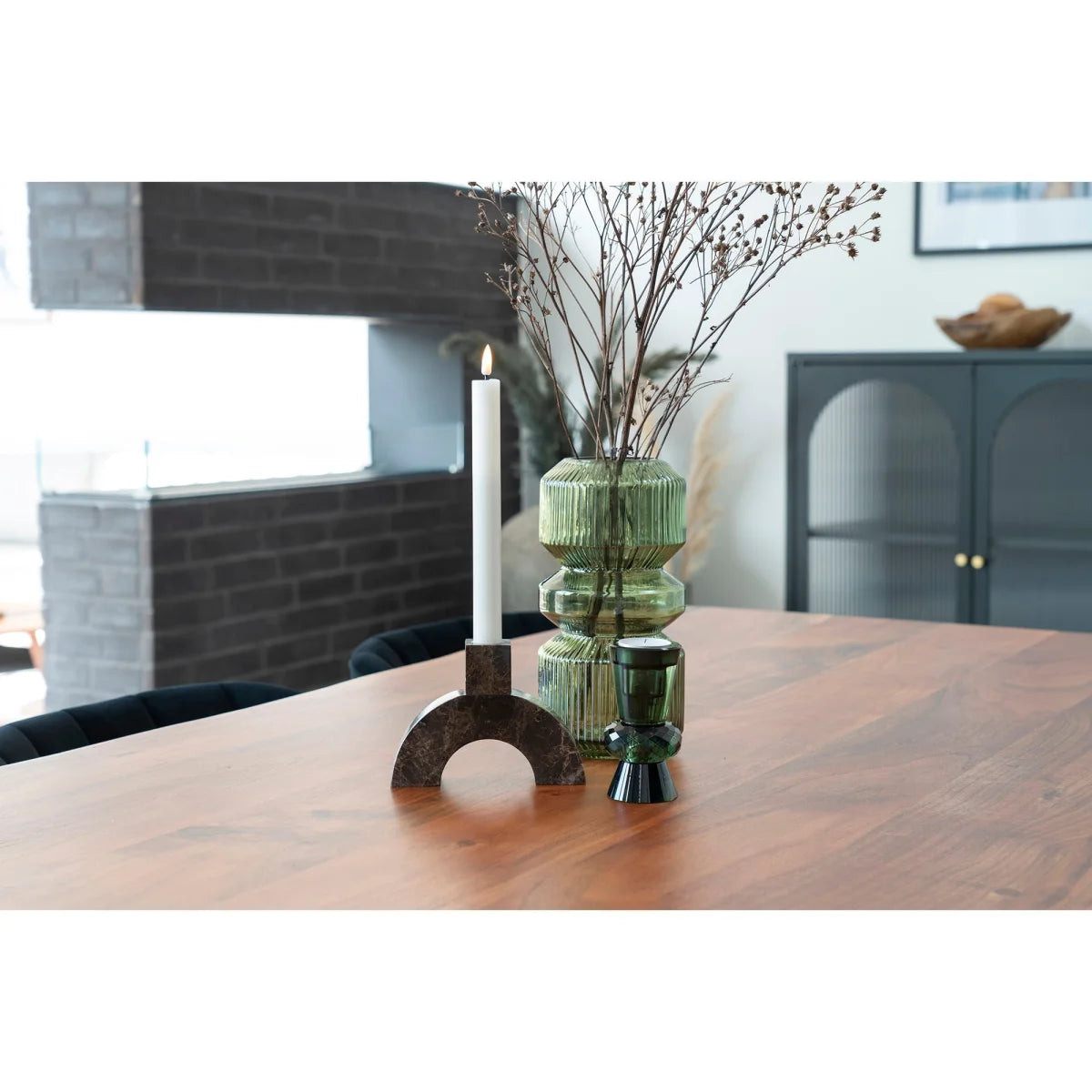 Vase rond en verre vert texturé 25 cm avec branches sèches délicates