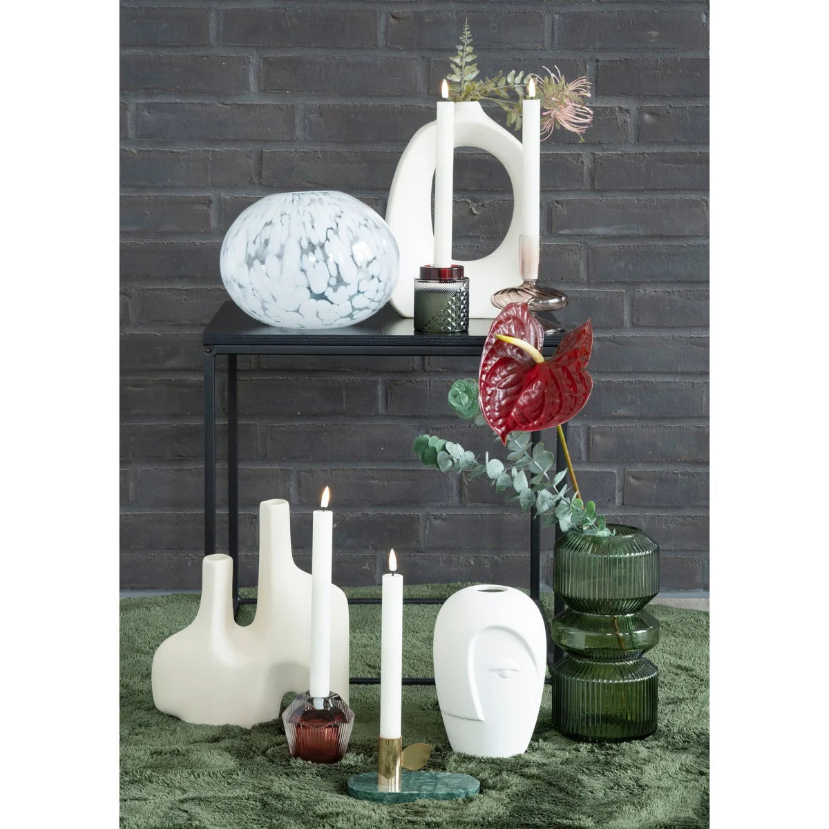 Vase rond en verre vert 25 cm, forme visage céramique minimaliste