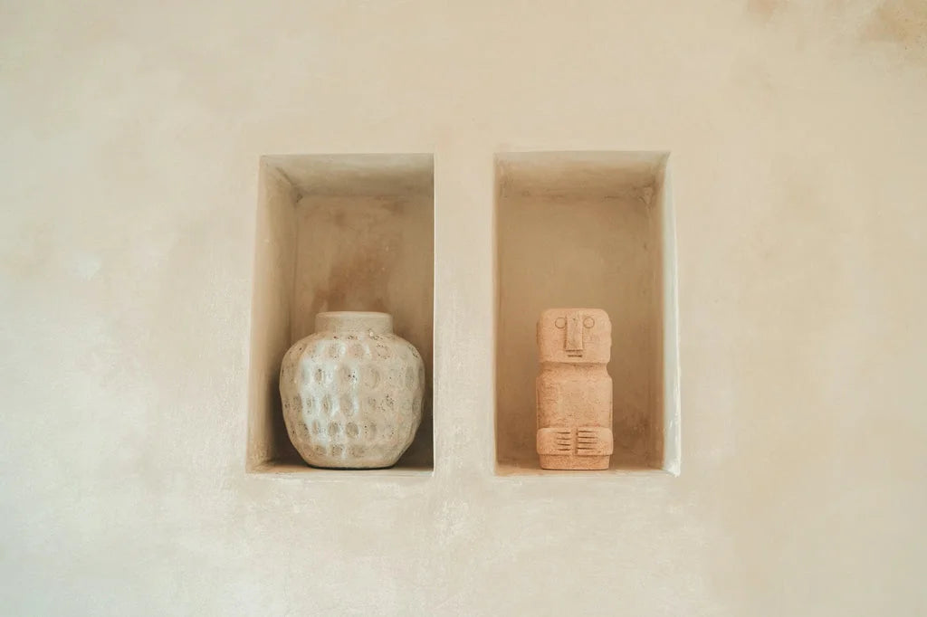 Deux niches décoratives avec poteries, vase tendance en béton S pour intérieur moderne