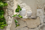 Deux vases texturés blancs dans le produit Le vase tendance Béton S