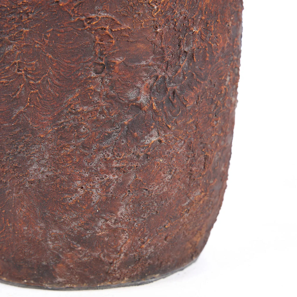 Vase en terracotta brun rouille texturé, H20 cm, surface terreuse rugueuse