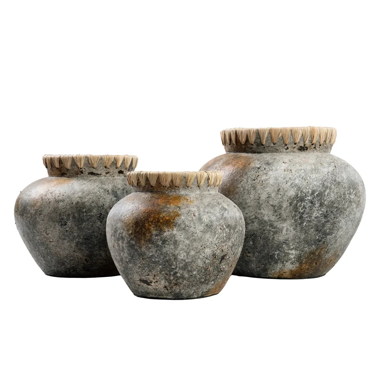 Vase en terre cuite gris antique bord raphia 19 cm