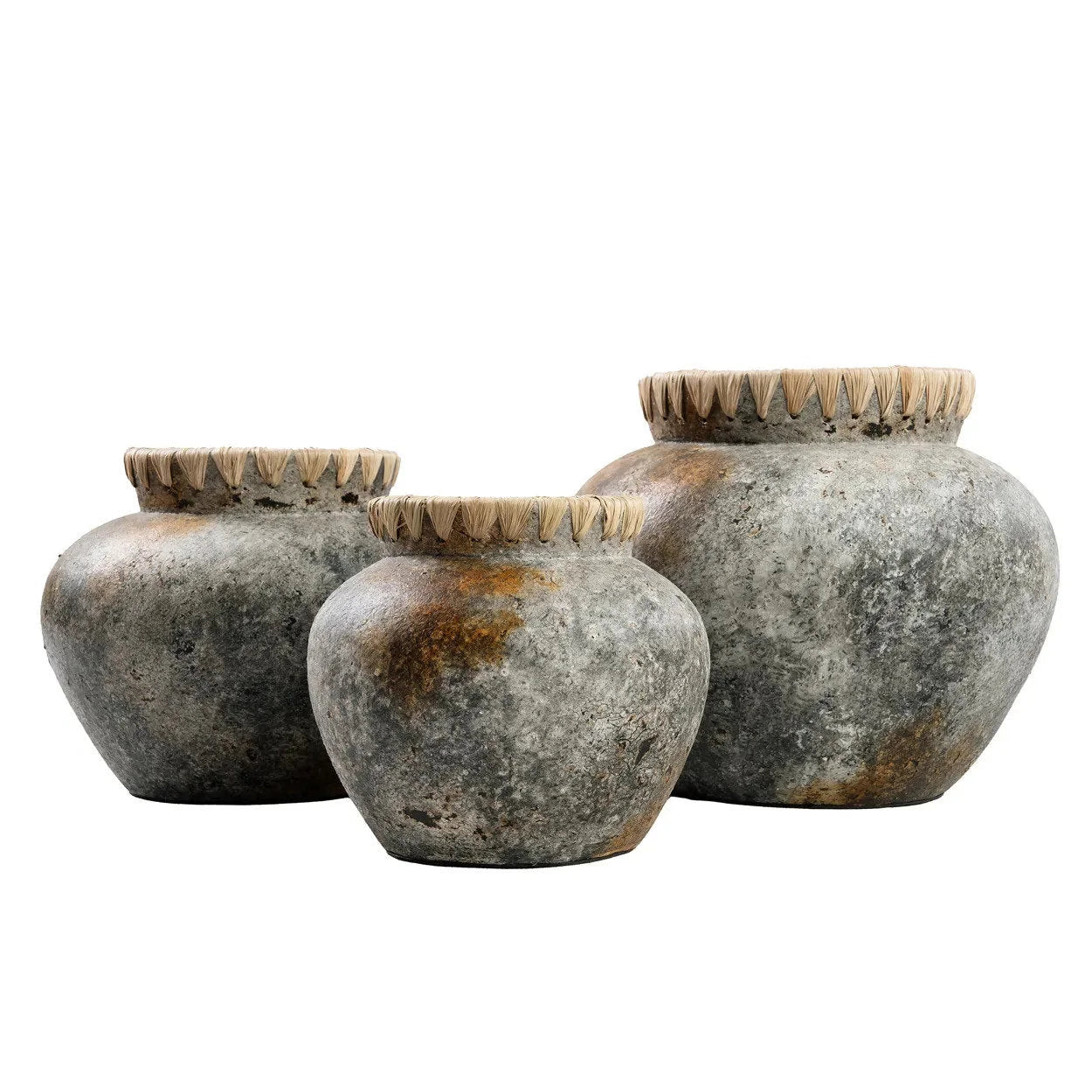 Vase en terre cuite gris antique bord raphia 19 cm