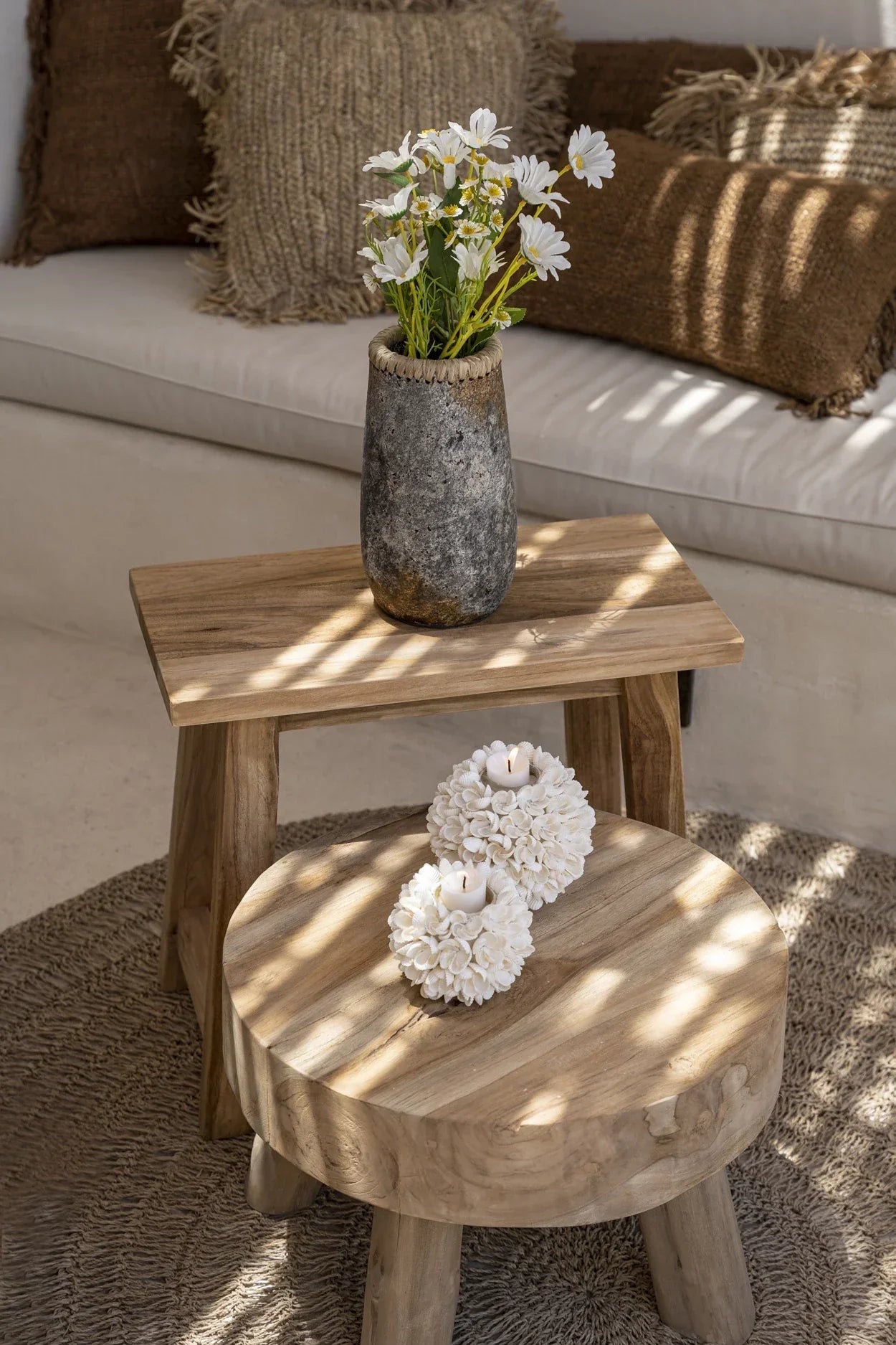 Table d’appoint en bois rustique pour la décoration intérieure et extérieure