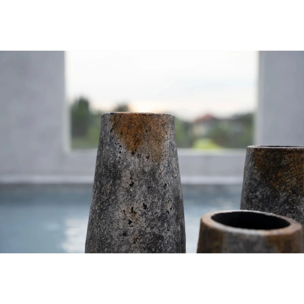 Vase en terre cuite gris antique effet minéral – H22 cm