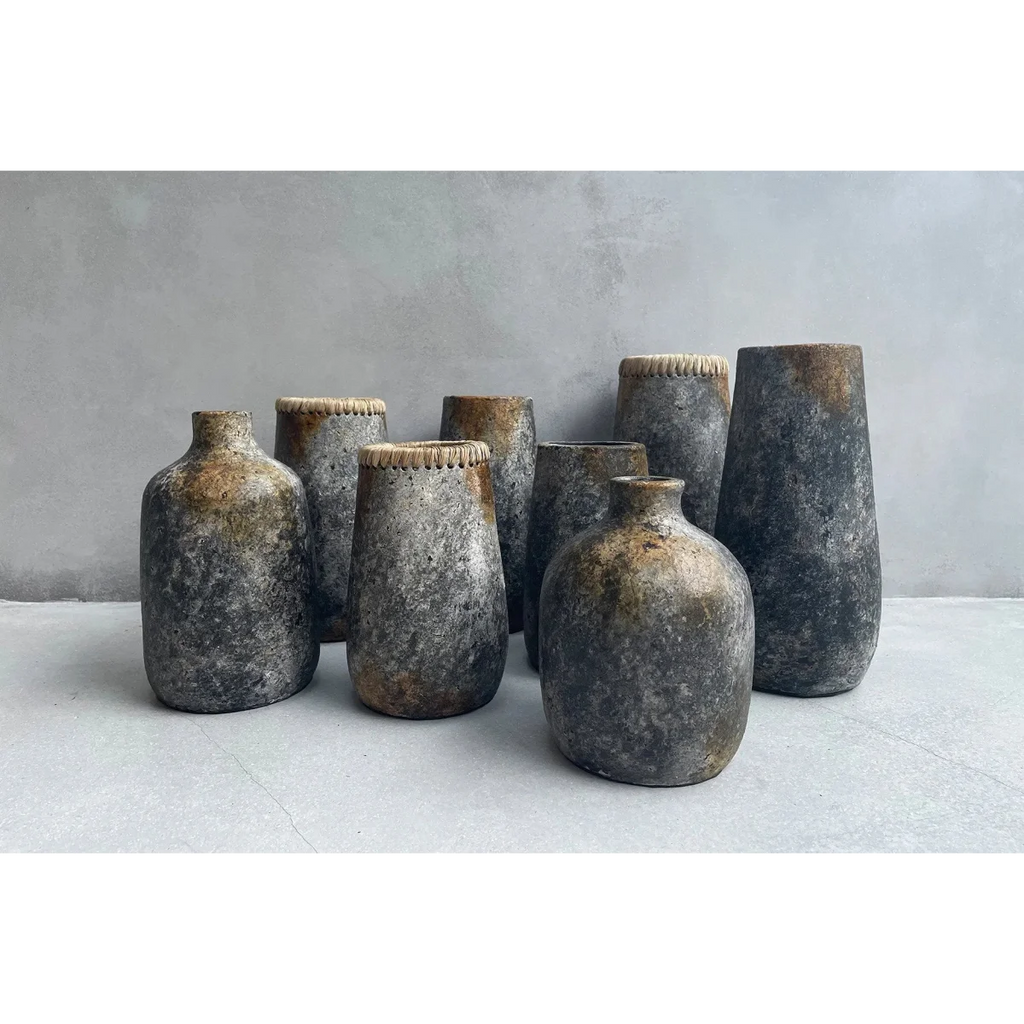 Vase en terre cuite gris antique effet minéral – H22 cm