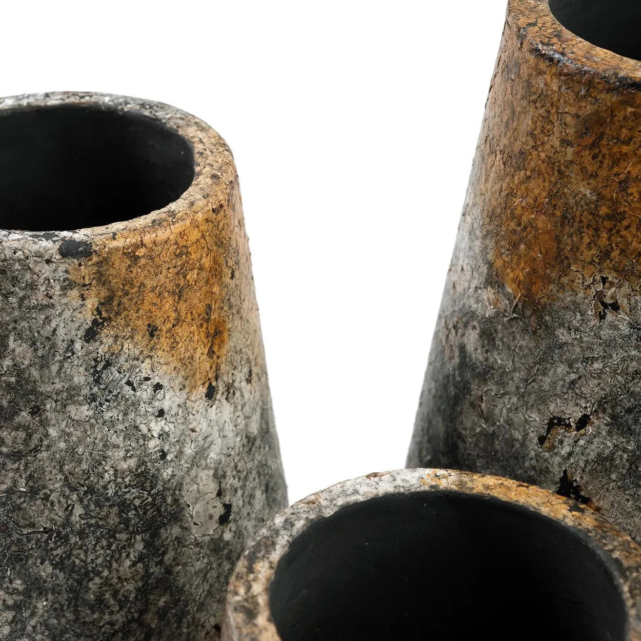 Vase en terre cuite gris antique effet minéral avec vaisselle cylindrique rustique
