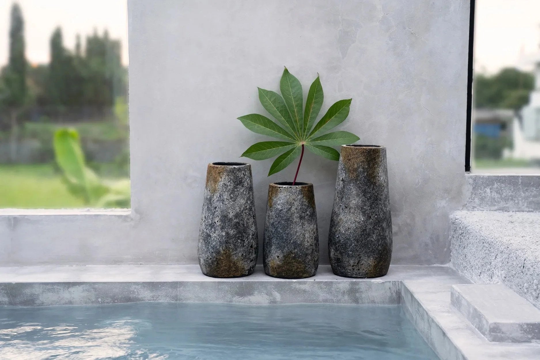 Vases en terre cuite gris antique avec feuille verte, effet minéral, H22 cm