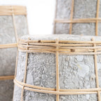 Vase en terre cuite gris avec treillis en rotin naturel – H31 cm