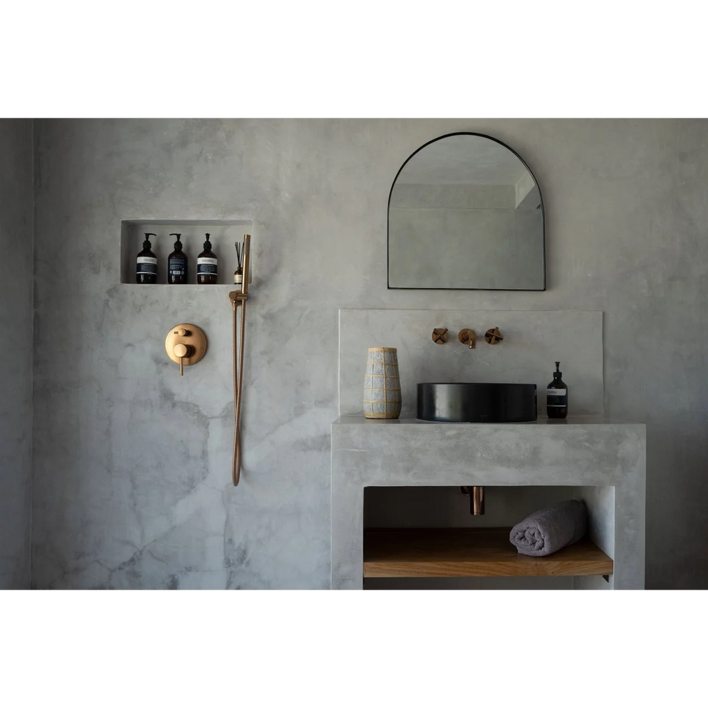 Vase en terre cuite gris avec treillis en rotin naturel – H31 cm